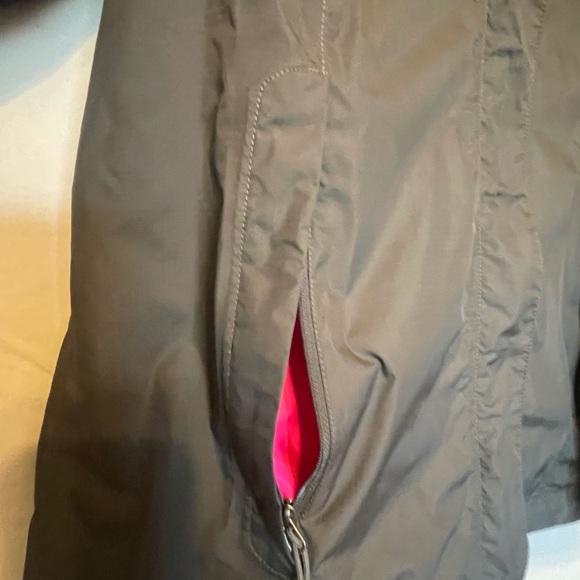 The North Face Women's Resolve Jacket - Picture 4 of 13